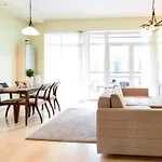 Spacious Apartment With Cozy Balcony By Urban Rent