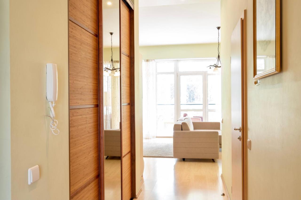 Spacious With Cozy Balcony By Urban Rent