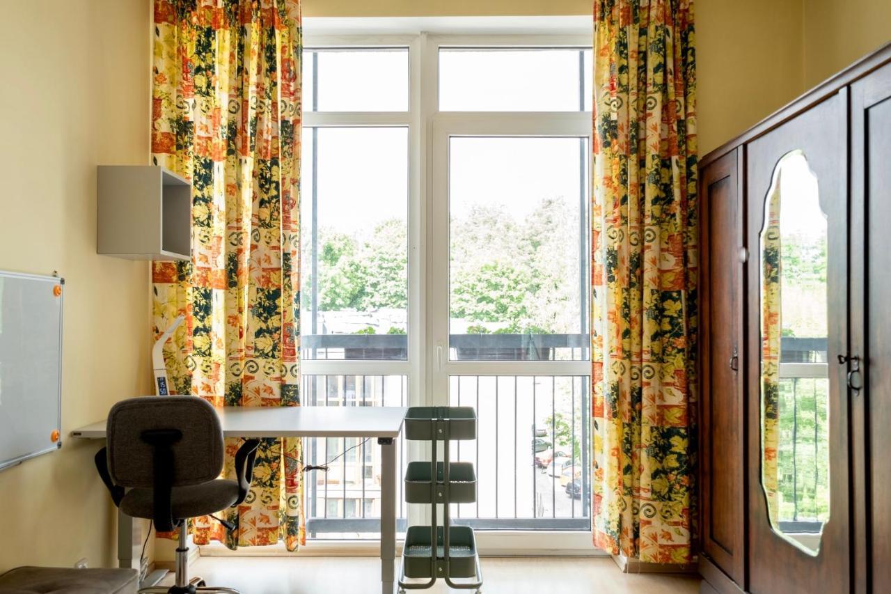 Apartment Spacious With Cozy Balcony By Urban Rent *